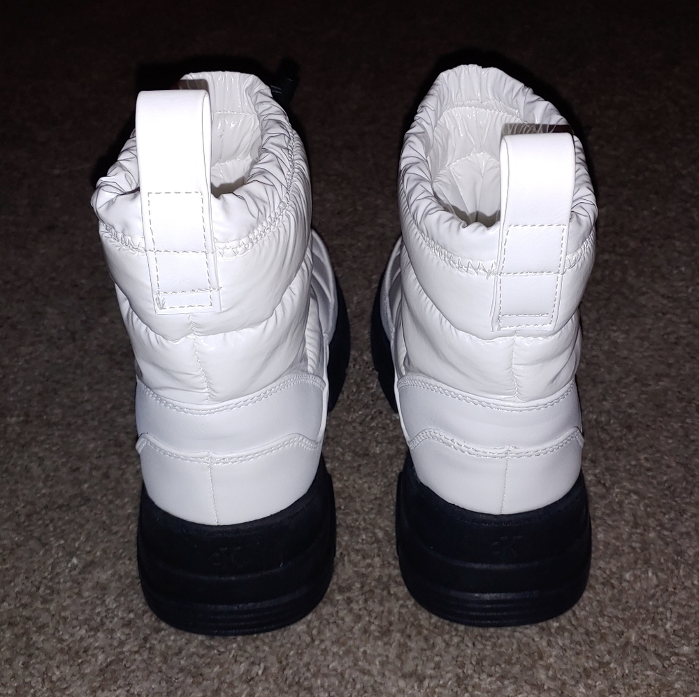 Calvin Klein white shiny puffy boots - Picture 5 of 11